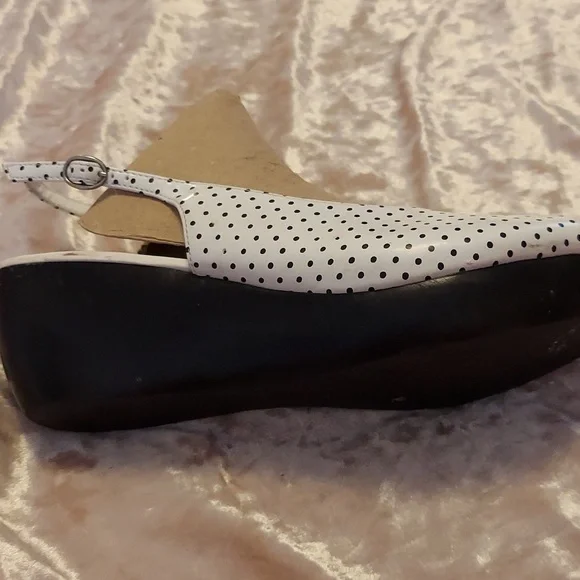 Shoes - Picture 3 of 6